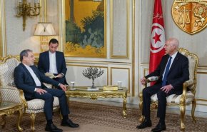 وزير الخارجية الايراني يجري محادثات مع الرئيس التونسي