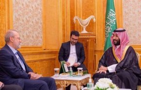 لاريجاني يجري محادثات مع ولي العهد السعودي