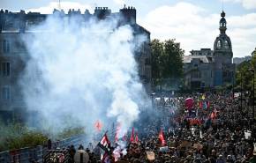 اعتراضات ضد دولتی و اعتصاب سراسری بی‌سابقه در فرانسه +ویدیو
