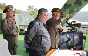 زعيم كوريا الشمالية يشرف على إختبار مُسيّرات هجومية تكتيكية