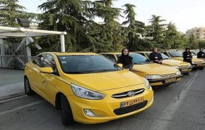 طهران.. أكثر من 1300 سائقة تاكسي تسهل حركة النساء بالمدينة