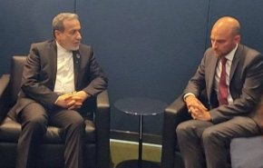 عراقجي ونظيره الفرنسي يبحثان المبادرات الدبلوماسية لوقف إعادة آلية الزناد