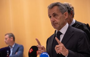 ساركوزي يعلق على الحكم بسجنه 5 سنوات بتهمة التآمر الجنائي