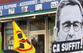 خشم شدید مردم پاریس علیه سیاست‌های دولت / ماکرون رئیس جمهور ثروتمندان است