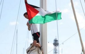 ورود نخستین کشتی ناوگان الصمود به آب های غزه با دور زدن سیستم رهیابی دریایی رژیم صهیونیستی