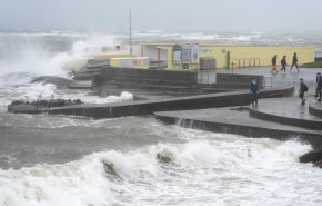طوفان «امی» زندگی هزاران نفر در انگلیس را فلج کرد + تصویر
