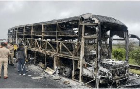 آتش‌سوزی مهیب یک اتوبوس در هند 20 کشته برجا گذاشت+فیلم 