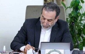 عراقجي يهنئ ببطولة فتيات ايران في كرة اليد وكرة الصالات