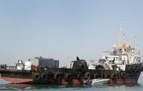 ضبط سفينة تحمل وقودًا مهربًا في مياه الخليج الفارسي
