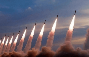 نيويورك تايمز: إيران ستطلق ألفي صاروخ دفعة واحدة في الحرب القادمة
