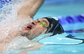 سباح إيراني يحرز الميدالية الفضية في ألعاب التضامن الإسلامي