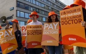ادامه اعتصاب 5 روزه هزاران پزشک در انگلیس در اعتراض به دولت