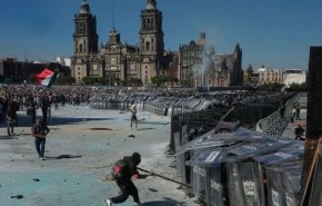 اعتراضات مکزیک به خشونت کشیده‌ شد/ زخمی شدن ۱۰۰ پلیس