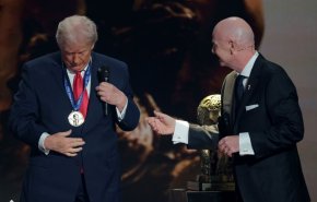 جایزه من درآوردی صلح فیفا برای ترامپ، سوژه تمسخر رسانه‌های آمریکایی شد! + فیلم