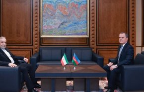 عراقجي يلتقي مع نظيره الأذربيجاني في باكو