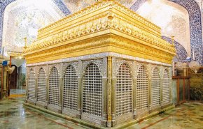 عملية طلاء لذهب ضريح أمير المؤمنين (ع) بتقنية ايرانية