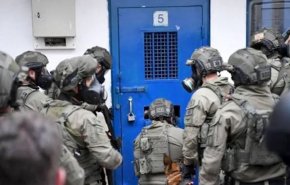 شهادة صادمة لصحفي محرر.. تعذيب واغتصاب داخل سجون الاحتلال