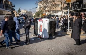 شاهد: مواجهات عنيفة بين الحريديم والشرطة الإسرائيلية تخلف إصابات