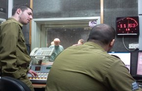 قرار سياسي بغطاء أمني.. كواليس إغلاق إذاعة الجيش الإسرائيلي؟!