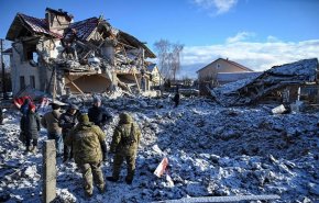 على وقع القصف المتبادل.. الجيش الروسي يواصل زحفه غرباً