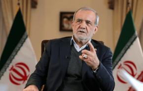 الرئيس بزشكيان يتحدث عن اتخاذ إجراءات لإصلاح النظام النقدي والمعيشي للشعب
