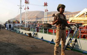 هجوم إماراتي غير مسبوق على السعودية بعد استهداف السفن في المكلا