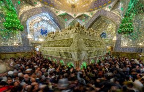 شاهد…الصحن العلوي يتوشح فرحا بولادة الامام علي (ع) 