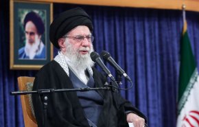 رهبر انقلاب: درمقابل جنگ نرم دشمن بی‌تفاوت نباشیم/باهمراهی مردم دشمن را به زانو در می‌آوریم