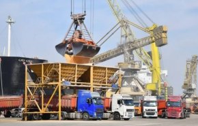 کشتی‌های حامل کالا‌های اساسی ٢۴ ساعته تخلیه می‌شوند