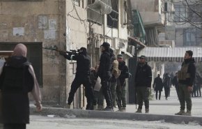 ظهور مسلحين يحملون رموز داعش في أحياء حلب اثناء المعارك