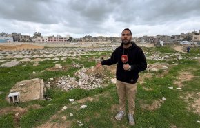 شاهد: الأمطار تكشف رفات الشهداء بعد تدمير الاحتلال مقابر غزة