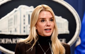 وزيرة أميركية تبايع 