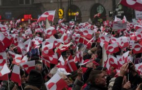 آلاف الدنماركيين يزحفون نحو سفارة واشنطن نصرة لغرينلاند+فيديو