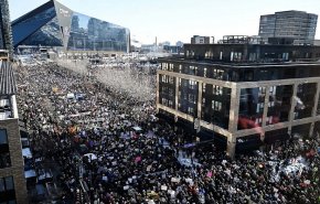 تجمع ده‌ها هزار نفر علیه رفتار وحشیانه اداره مهاجرت آمریکا در مینیاپولیس