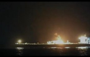 مشاهد وتفاصيل تنشر لأول مرة..استهداف سفينة بريطانية في خليج عدن