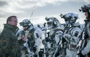 انتقاد وزیر دفاع آلمان از رئیس‌جمهوری آمریکا/ ترامپ عذرخواهی کند