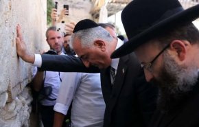 «شاه ربات‌ها»؛ افشاگری روزنامه فرانسوی از «لایک»های تقلبی رضا پهلوی