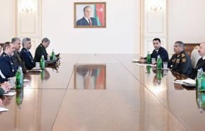 دیدار وزیر دفاع باالهام علی اف/ اعلام آمادگی باکو برای کمک به کاهش تنش‌ بین ایران و آمریکا