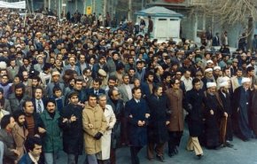 6 شباط 1979: مظاهرات حاشدة في ايران دعما لحكومة بازركان
