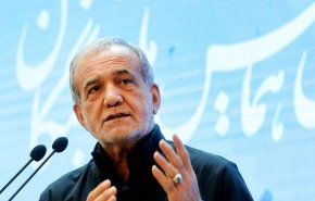 پزشکیان: فلسفه و رمز پیروزی ملت ایران وحدت و انسجام ملی است/ تاکید بر تعامل عزتمندانه