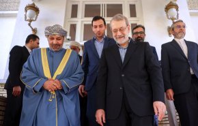 لاريجاني سيلتقي سلطان عمان ووزير خارجيتها في مسقط
