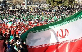 انقلاب اسلامی نظامی جدید را بر مبنای عدالت و استقلال پایه ریزی کرد