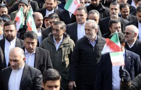 حضور رئیس‌جمهور در جمع راهپیمایان ۲۲ بهمن