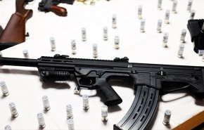 إيران تعلن إحباط تهريب شحنة أسلحة ثقيلة واعتقال المتورطين