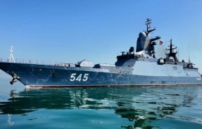 پهلوگیری ناو بالگردبر استویسکی روسیه در منطقه یکم‌امامت نداجا