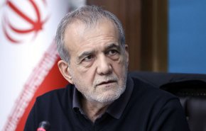 الرئيس بزشكيان يحذر من المؤامرات ويحث المسلمين على التكاتف