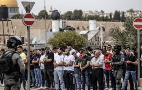 الفلسطينيون يحتفلون بأول جمعة من شهر رمضان المبارك