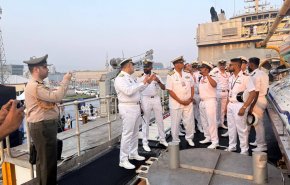 ناوشکن «دنا»در بندر ویشاخاپاتنام هند پهلو گرفت