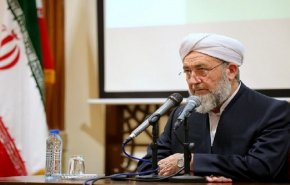 عضو اهل‌سنت مجلس خبرگان: پرچم رهبر شهید هرگز بر زمین نمی‌افتد