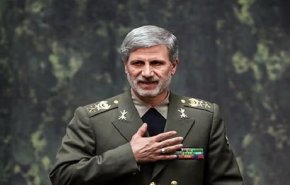 فرمانده کل ارتش: تا پای جان از عزت و شرف ایران اسلامی دفاع می‌کنیم
